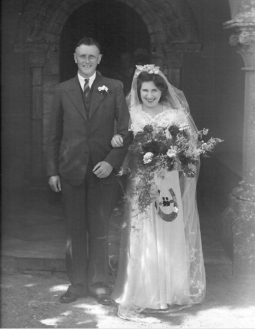 Bix-Cyril-Beatty and Margaret Daisy Lake Wedding Day-tn