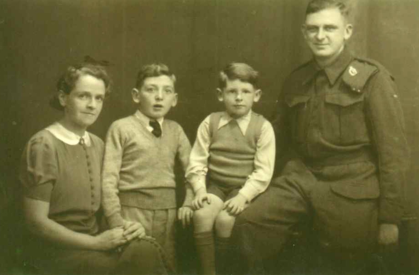 Dewison-Fred Embarkation leave 1941 with Hilda and two sons Keith and Graeme
