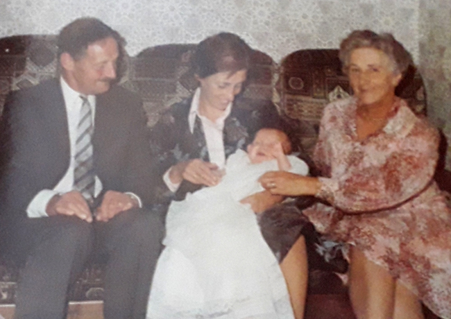 Jones-Max-Norman-1977.  with Monica, daughter Valerie and Beth as a baby-tn